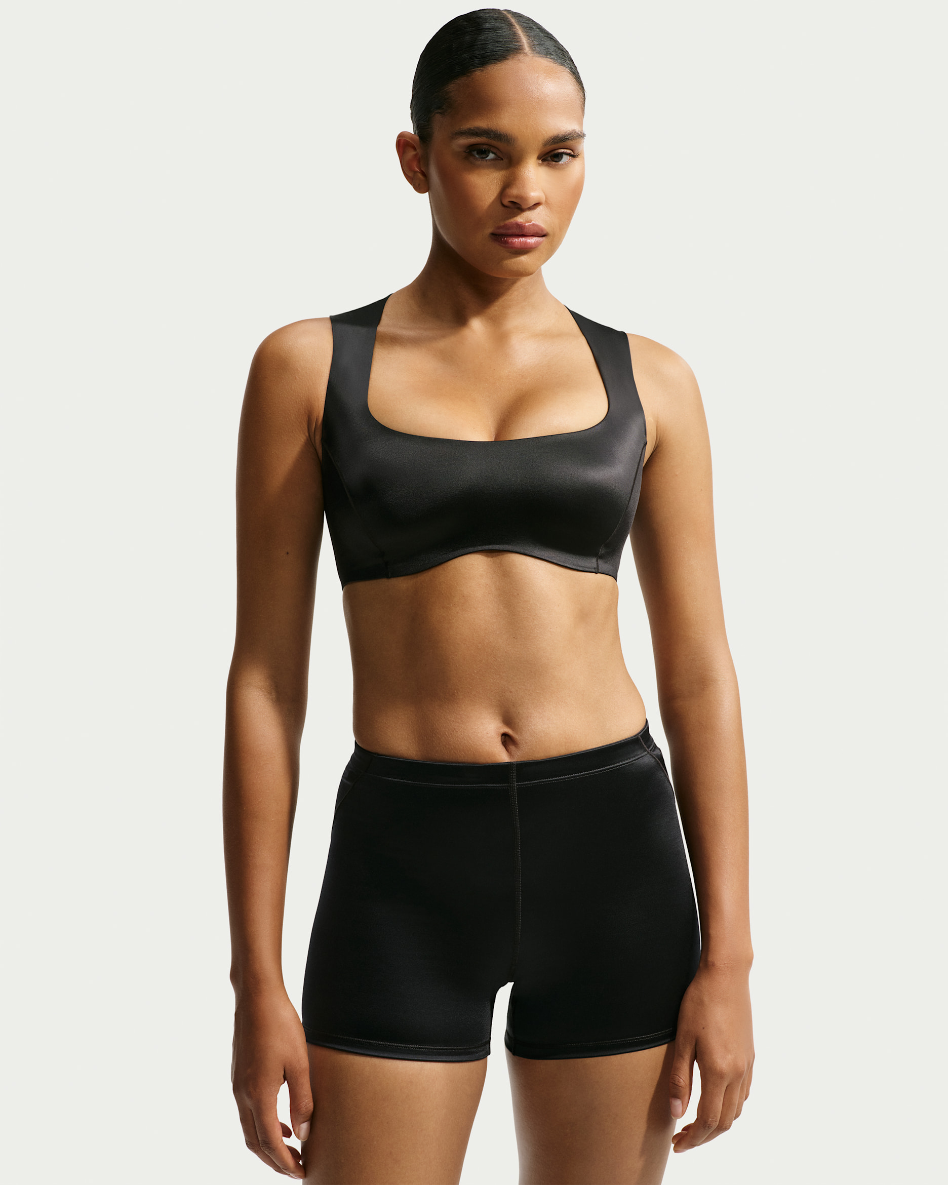 NIKE公式】NikeSKIMS Satin Shine ウィメンズ オープンスクープ ブラ